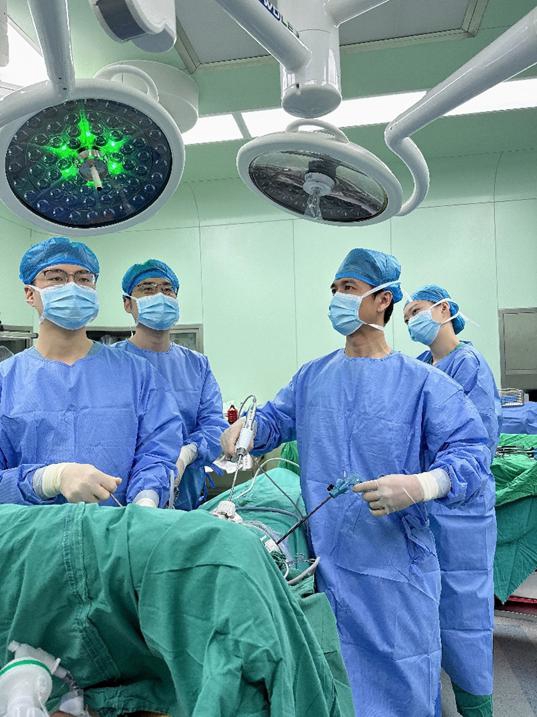 中金汇融 百岁老人遭遇胆道致命急症，上海医生2小时微创手术救回一命